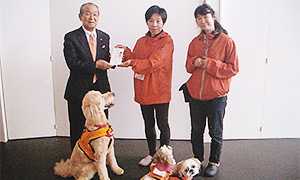 （福）日本聴導犬協会訓練センター-聴導犬育成支援_写真1